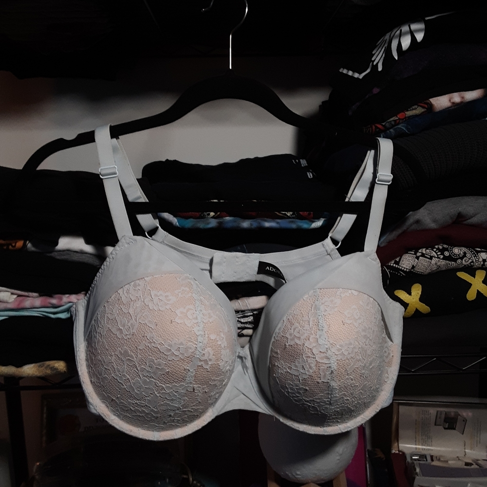 BRAND NEW // LACE WHITE & BLUE 40DDD ADOREME BRA